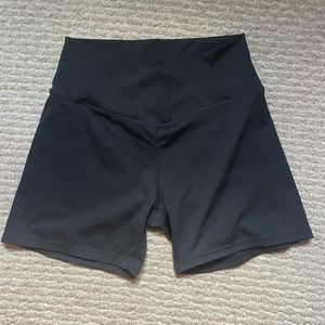 Criss cross waist black biker shorts size small-medium